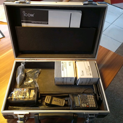 Icom IC-E90 wireless transceivers like new, set of 2 with case