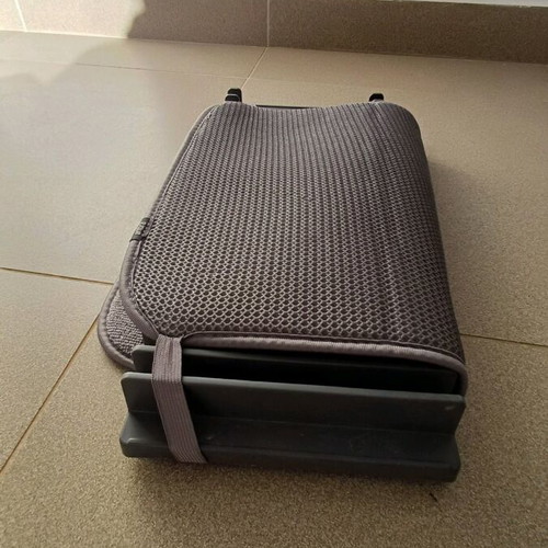 Umbra plate holder like new, gray portable with elastic band