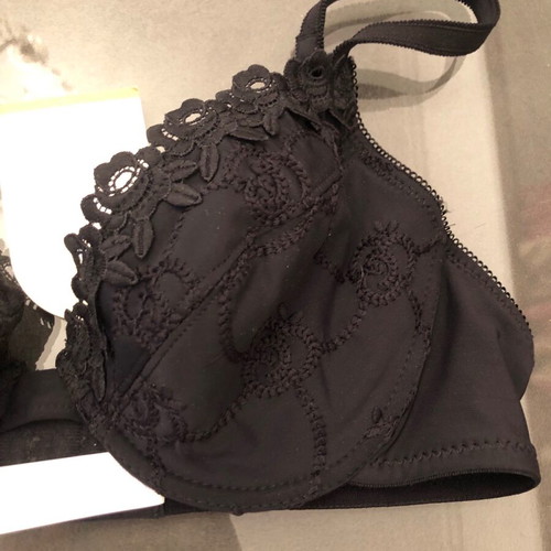 Black lingerie set 70C/S new with embossed design