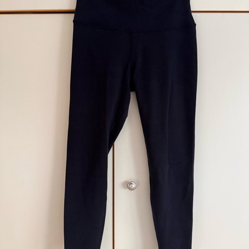 Alo Yoga Airbrush 7/8 black leggings like new, size L