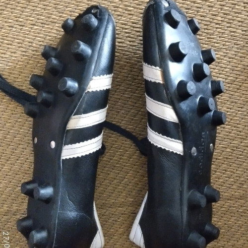 Adidas football shoes size 41, like new, 70s style
