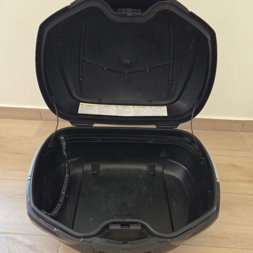 Givi V47 motorcycle top case used, fits 2 helmets