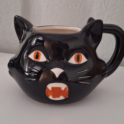 Flying Tiger Halloween Cat Mug like new