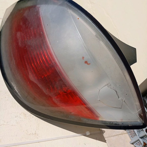 Φανάρι Opel Astra H δεξιό πίσω μεταχειρισμένο χωρίς λάμπες με σπασμένο πλαστικό