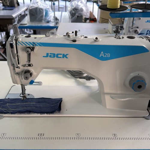Jack sewing machine new with automatic thread cutter and adjustable lighting