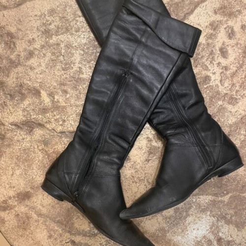 Leather boots size 36, black