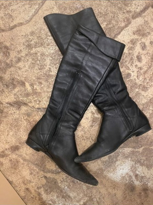Leather boots size 36, black