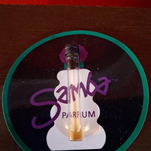 Perfume testers used, basket with 9 vintage and modern samples