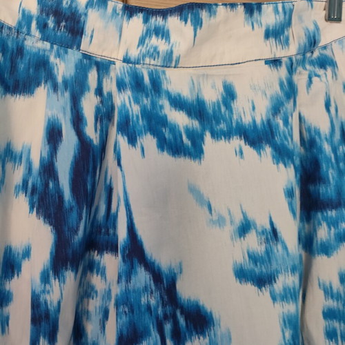 Zara skirt like new, white and blue, size L