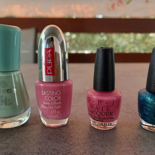 Set of 7 branded nail polishes like new, OPI, Pupa, Essence