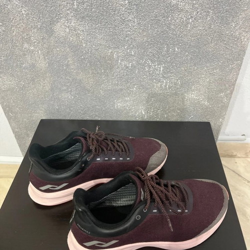 Pro Touch women's athletic shoes like new, size 38