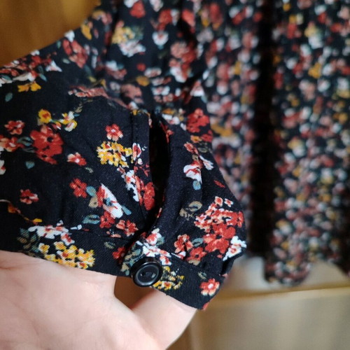 Floral mini dress L like new with crisscross detail on back