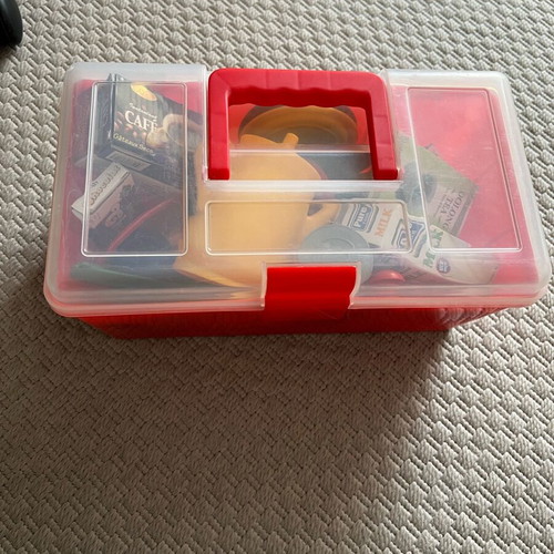 Children's play tea set like new