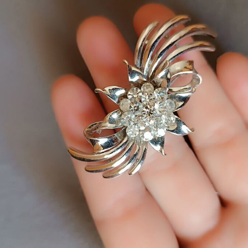 Women's flower brooch with white stones like new