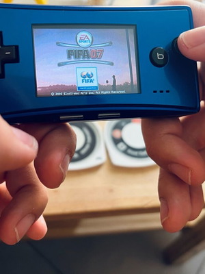 Nintendo Game Boy Micro μπλε με FIFA 07 και φορτιστή σαν καινούργιο