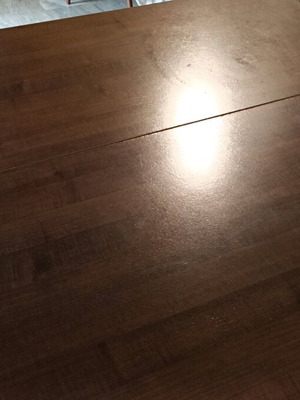 Living room dining table like new, closed 1.07x1.07 and open 1.48x1.07