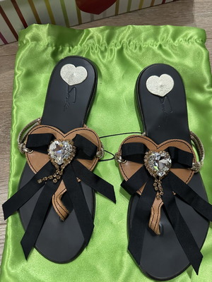 Sorelle leather flats size 39, black