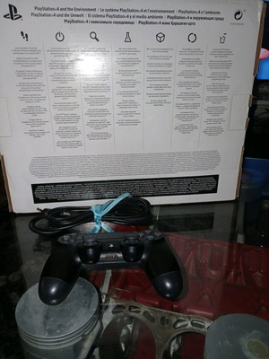 PS4 конзола като нова с контролер, оригинална кутия, кабели и инструкции