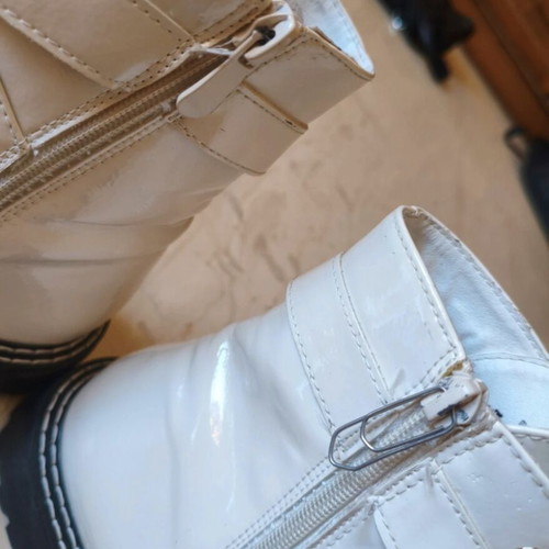 White ankle boots used, size 39, patent leather with zipper repair