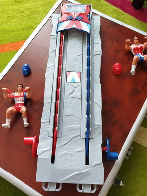American Gladiators 1991 used, missing base, box in poor condition