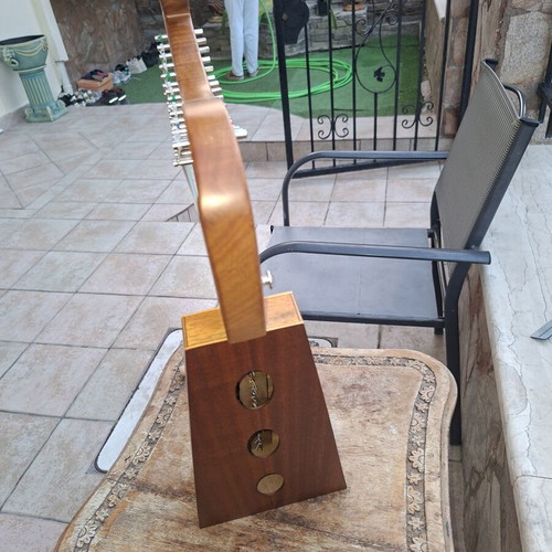 Mahogany harp with tuning key and string adjuster