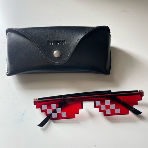 Pixel glasses like new with case