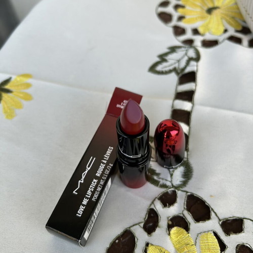 Mac Lipstick new red moisturizing