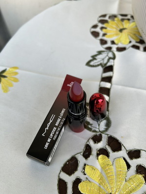 Mac Lipstick new red moisturizing