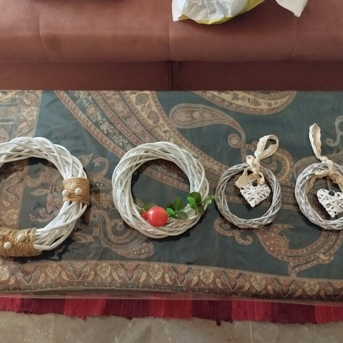 Decorative wreaths like new, set sold together