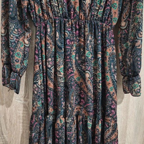Dresses size M, like new, pack of 2, colorful