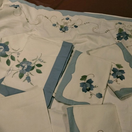 Vintage embroidered bed sheet and 7 pillowcases dowry set like new