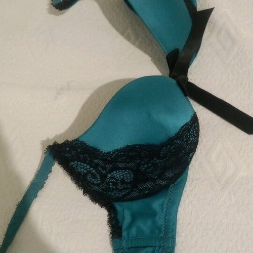 Yamamay satin texture bra emerald 65B like new