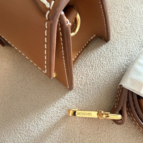 Jacquemus Le Bambino handbag new, tan