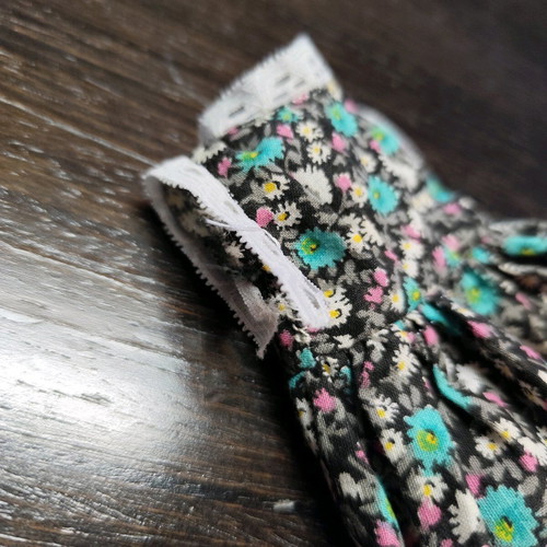 Bibibo dress used with back fastening and slightly frayed sleeves