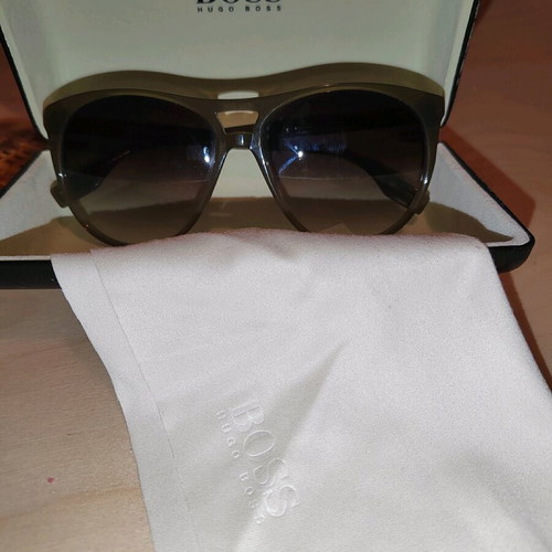 Hugo Boss 0360/S D74JS sunglasses like new, green/olive