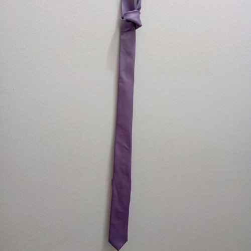 Tie purple color shiny like new, BERTO LUCCI