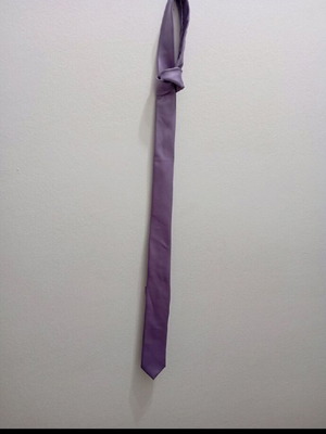 Tie purple color shiny like new, BERTO LUCCI