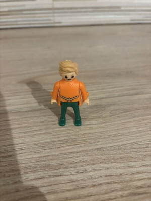 Aquaman Kinder Surprise Playmobil DC Superheroes figure