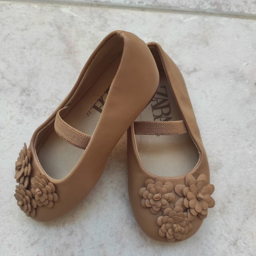 Zara children's ballerina shoes with flowers and strap, size 22, beige