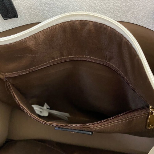 Handbag like new, black and white