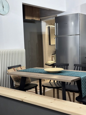 Dining table like new, length 120 cm
