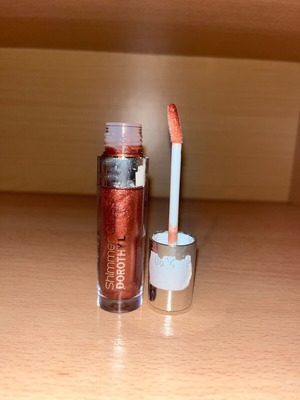 Lip gloss Dorothy L new, shiny summer shade