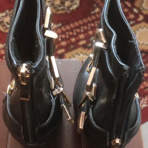Ankle boots with high heel and platform like new, black