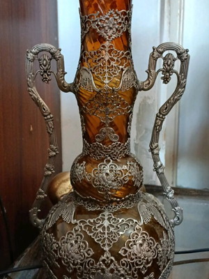 Vintage αμφορέας μεταχειρισμένος, μελί χρώμα με μεταλλική διακόσμηση