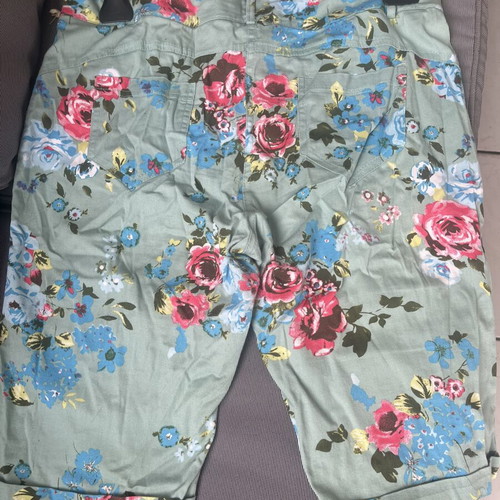 Women's cotton bermuda shorts large mint floral like new