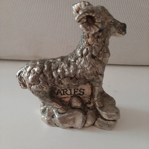 Vintage lead clock Aries used, analog tabletop