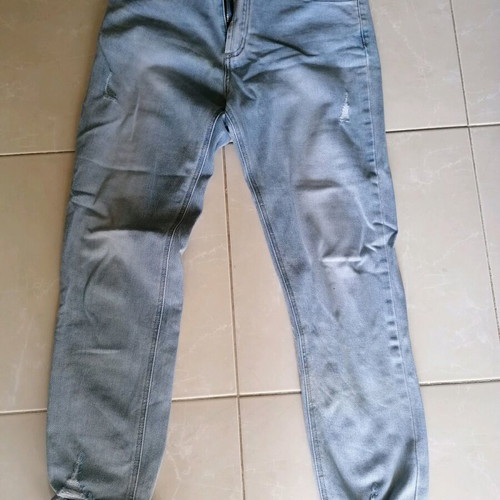 Light wash straight leg jeans used, size L 40 12