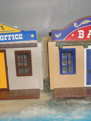 Playmobil Άδειο βαλιτσάκι Άγριας Δύσης 4398 σαν καινούργιο με τράπεζα και σεριφάδικο