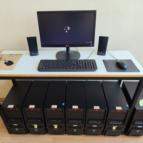 Desktop PC set Pentium 3GHz 4GB RAM with LG 19" monitor, keyboard, mouse, speakers