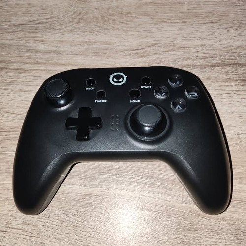 Lorgar TRIX‑510 wireless gamepad used for PC, Android, iOS, Switch, PS3